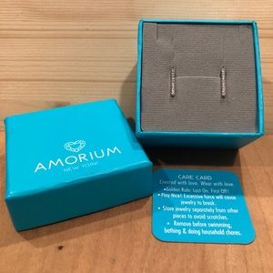 Amorium Bar Stud Earrings